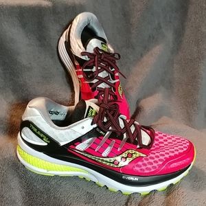 Saucony Women's Triumph ISO 2 ** BRAND  NEW **